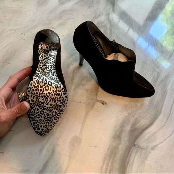 New CHARLES DAVID Black Suede Metallic Animal Print Sole Stiletto Booties 8 - Picture 2 of 9